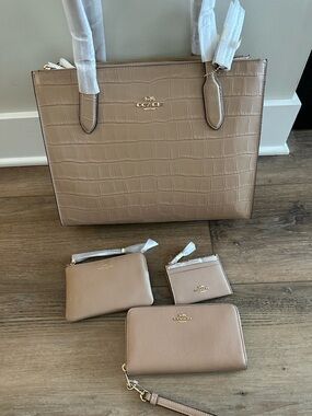 NWT Coach Leather Purse & Wallets Four Piece Set! Taupe & Gold, Nina Croc Tote!
